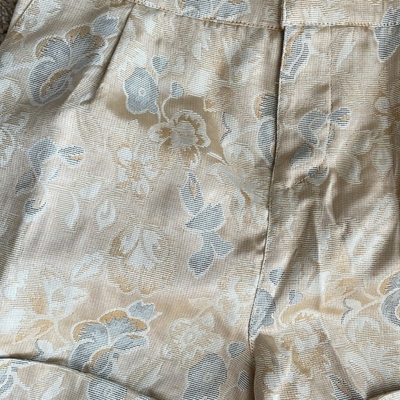 Floral Crème Shorts - Picture 2 of 2